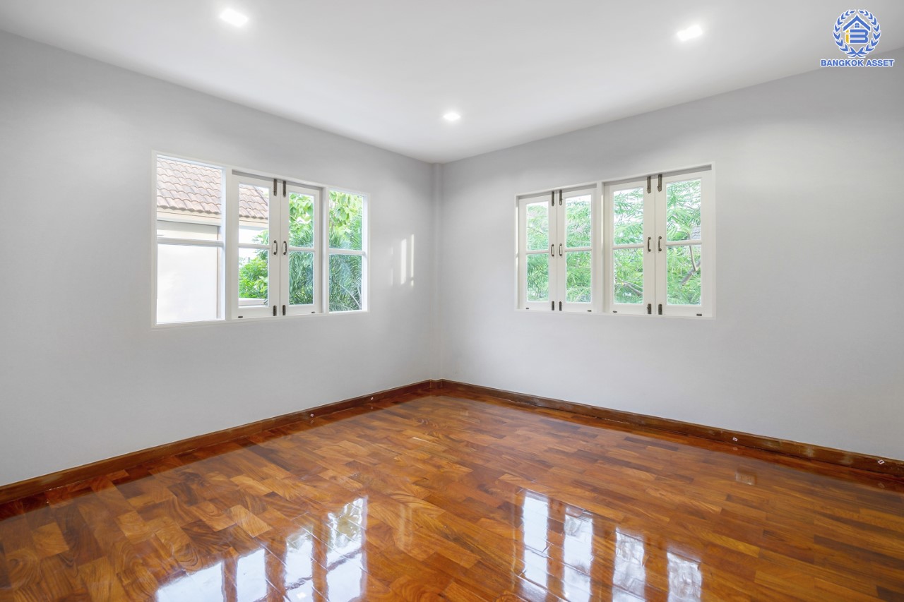 บ้านมือสองตกแต่งใหม่ แบรนด์ Q.House ม.ลัดดารมย์ ปิ่นเกล้า-กาญจนาภิเษก หลังใหญ่ตกแต่งเรียบหรู เนื้อที่ 84.6 ตร.ว. #หลังมุม ฟังก์ชันจัดเต็ม 4 ห้องนอน 3 ห้องน้ำ 1 ห้องอเนกประสงค์ จอดรถได้ 2 คัน พร้อม Living Room กว้าง บนทำเลศักยภาพ ใกล้เซ็นทรัลเวสต์เกต, วงเวียนพระราม5, ทางด่วน "กาญจนาภิเษก" และรถไฟฟ้า "สถานีตลาดบางใหญ่"